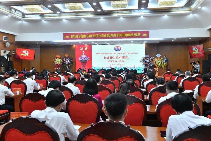 Quyết định của Bộ Chính trị về chức năng, nhiệm vụ, tổ chức bộ máy của Cơ quan Uỷ ban Kiểm tra Trung ương