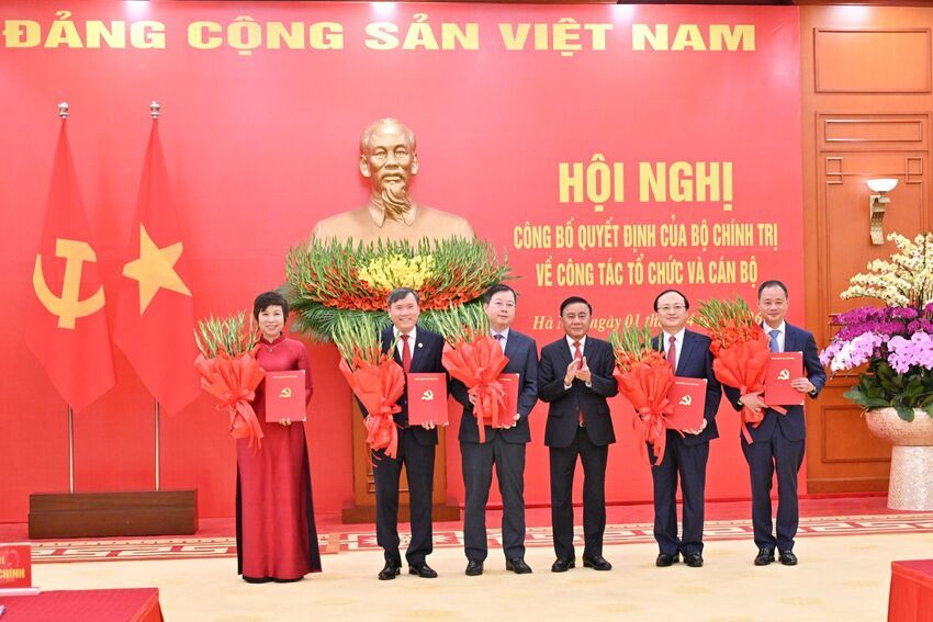 Kết luận của Bộ Chính trị về điều chỉnh phân cấp quản lý cán bộ và danh mục chức danh lãnh đạo một số cơ quan Trung ương