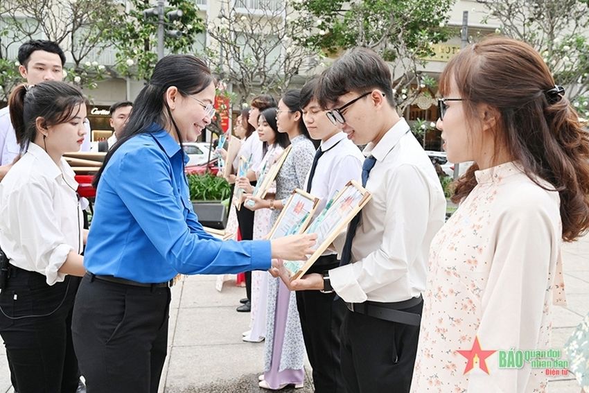 Quy chế phối hợp công tác giữa đảng uỷ bộ, ngành Trung ương với cấp uỷ cấp trên trực tiếp của tổ chức đảng trong cơ sở giáo dục đại học công lập