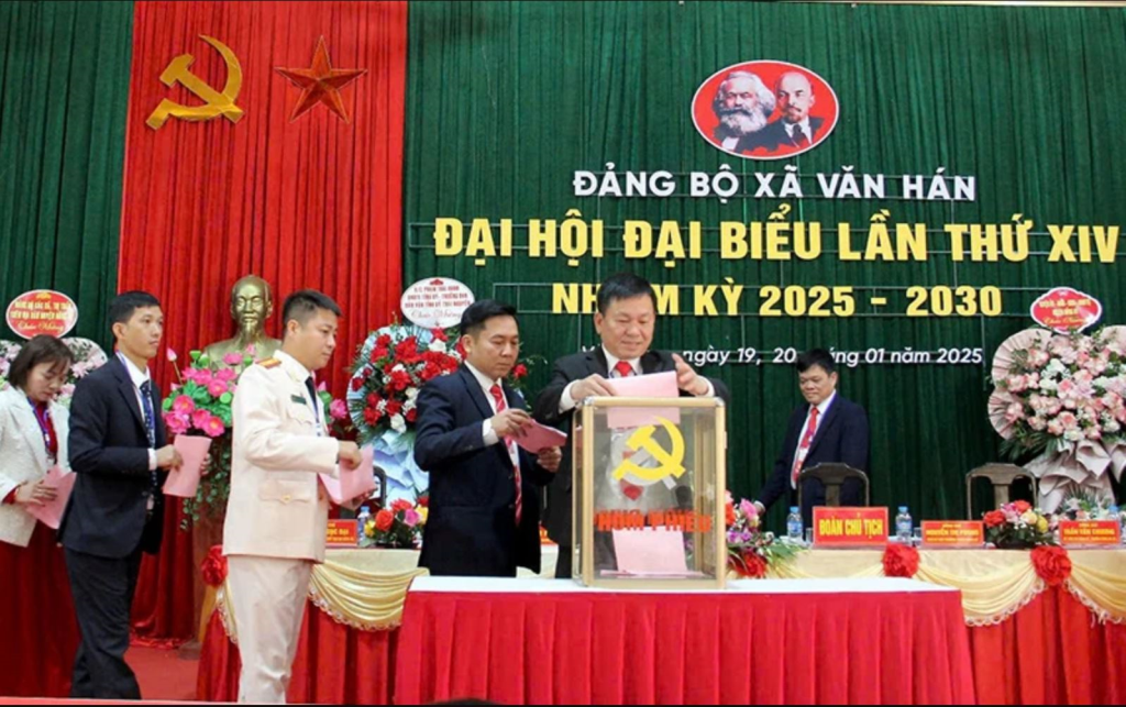 Các đại biểu bỏ phiếu bầu chọn cấp ủy nhiệm kỳ 2025-2030 tại Đại hội đại biểu Đảng bộ xã Văn Hán, huyện Đồng Hỷ (Thái Nguyên). (Ảnh minh họa. Nguồn: Báo Nhân Dân).