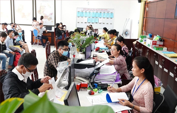 Từng cơ quan, tổ chức, đơn vị phải thực hiện rà soát, đánh giá tổng thể cán bộ, công chức, viên chức và người lao động công tâm, khách quan trên cơ sở đánh giá phẩm chất, năng lực, kết quả thực hiện và mức độ hoàn thành nhiệm vụ theo yêu cầu vị trí việc làm của cán bộ, công chức, viên chức và người lao động. (Ảnh: S.Đ).