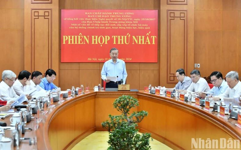 Tổng Bí thư Tô Lâm chủ trì Phiên họp thứ nhất Ban Chỉ đạo Trung ương tổng kết việc thực hiện Nghị quyết số 18-NQ/TW, ngày 25/10/2017 của Ban Chấp hành Trung ương khóa XII về một số vấn đề về tiếp tục đổi mới, sắp xếp tổ chức bộ máy của hệ thống chính trị tinh gọn, hoạt động hiệu lực, hiệu quả. (Ảnh: Báo Nhân Dân).