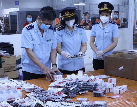 Ở Trung ương, kết thúc hoạt động của thanh tra các bộ để sắp xếp, tổ chức lại thành các cục thanh tra, giải quyết khiếu nại, tố cáo, phòng, chống tham nhũng, lãng phí, tiêu cực theo lĩnh vực thuộc Thanh tra Chính phủ. Ở địa phương, kết thúc hoạt động của Thanh tra huyện và Thanh tra sở, tổ chức lại thành các tổ chức thuộc Thanh tra tỉnh. (Ảnh minh họa: chinhphu.vn).