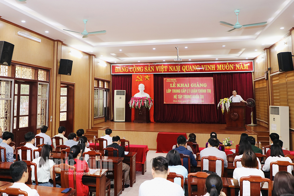 Quy định mới của Ban Bí thư về đối tượng, tiêu chuẩn và phân cấp đào tạo lý luận chính trị