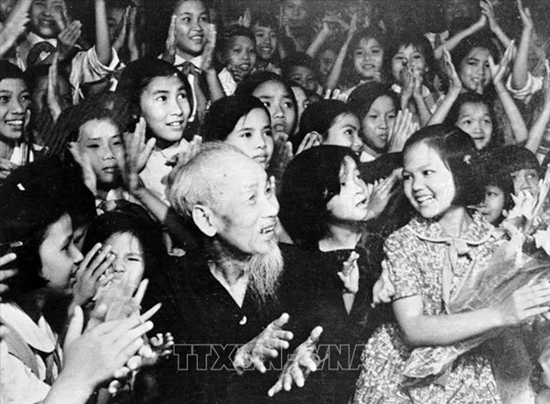 "Nâng niu tất cả, chỉ quên mình"